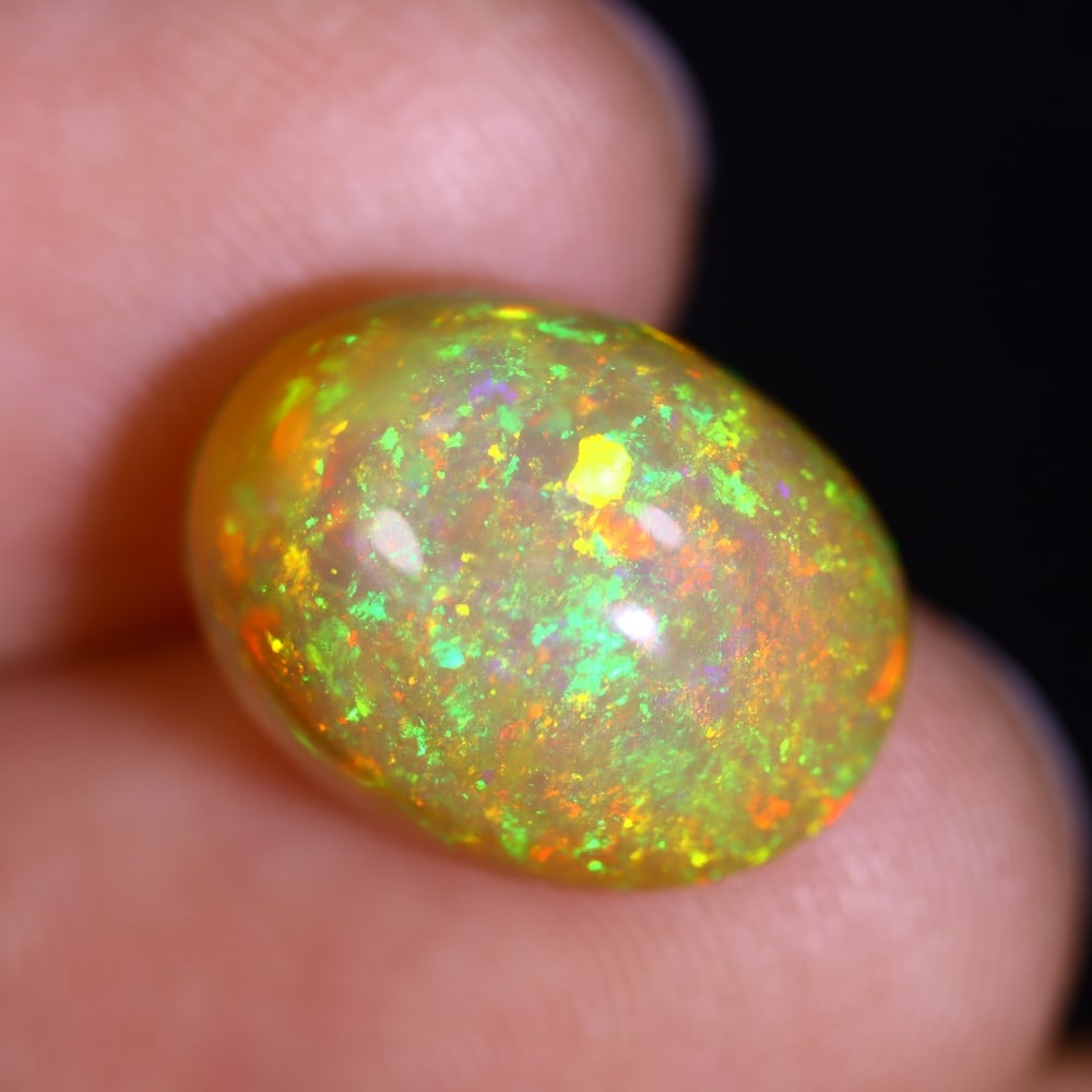*5.35Ct Welo Opal Polished - Ethiopian Opal , 405C: Ksmith Heritage Auctioneers Subject: Natural Ethiopian Welo Opal Origin: Ethiopia Carat Weight: 5.35Ct Dimension: 14.1x10.5x7.2 mm Treatment: Natural Untreated Type: Caboc