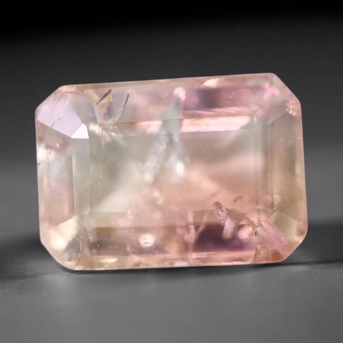 3.12cts Natural Watermelon Tourmaline - Bi-Colour Faceted Cut , 976E: Ksmith Heritage Auctioneers Subject: Natural Tourmaline Origin: Africa Carat Weight: 3.12 cts Dimension: 10.4x7.3x4.6 mm Type: Faceted, Polished