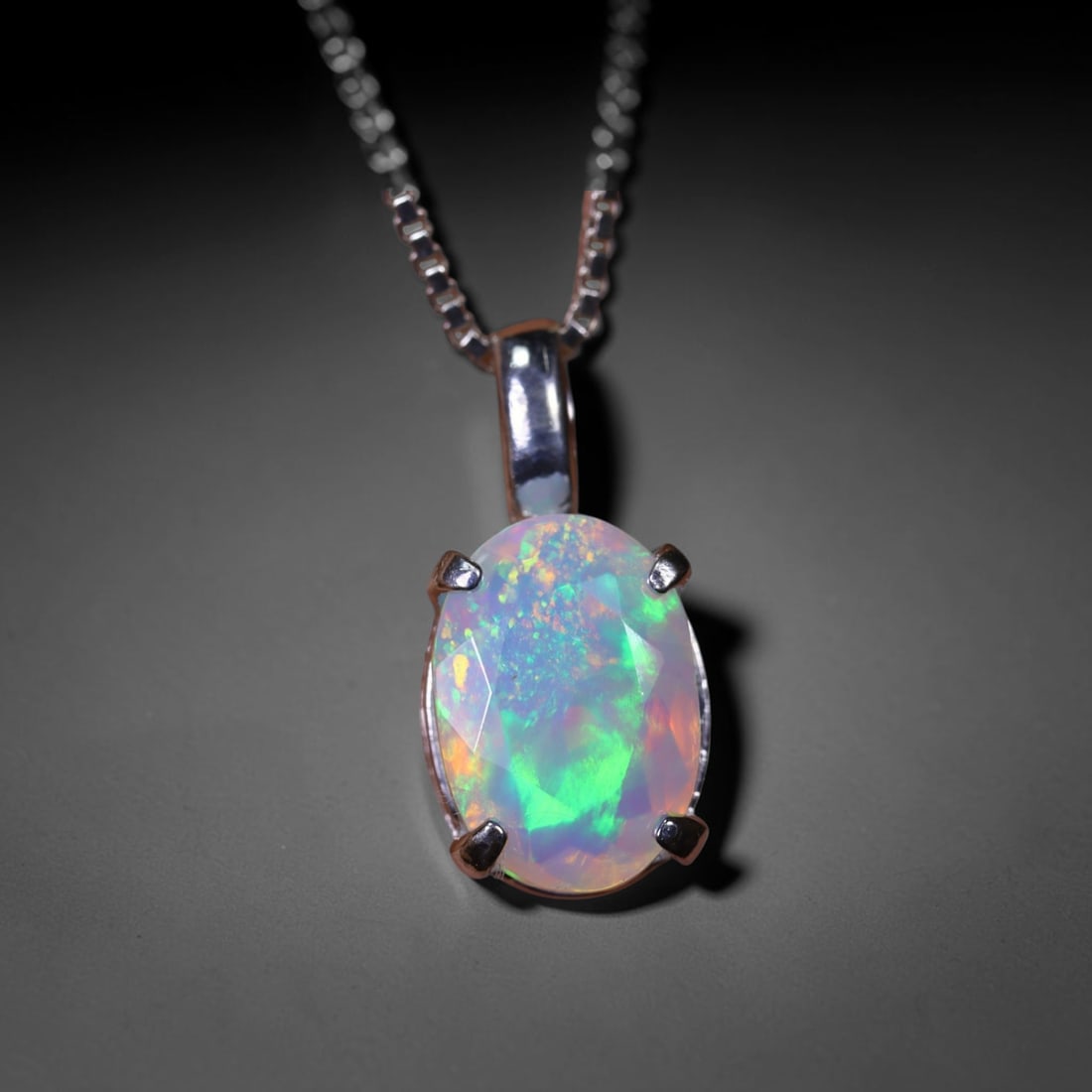 1.74g Natural Opal Stone Sterling Silver 925 Necklace (Pendant with Chain) , 133E: Ksmith Heritage Auctioneers Subject: Natural Ethiopian Opal Necklace Origin: Ethiopia Pendant Dimension : 18x6mm (included clasp) Stone Dimension: 11x8mm Treatment: Natural Untrea