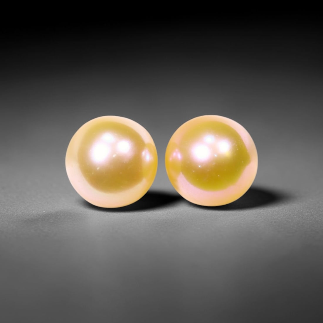 2.04cts Freshwater Pearl Pair 5.1mm, Peach Natural Colour - No Hole Drill , 517C: Ksmith Heritage Auctioneers Subject: Natural Pearl Treatment: None, Natural Colour Shape: Round Bead Type: Without hole, no drill