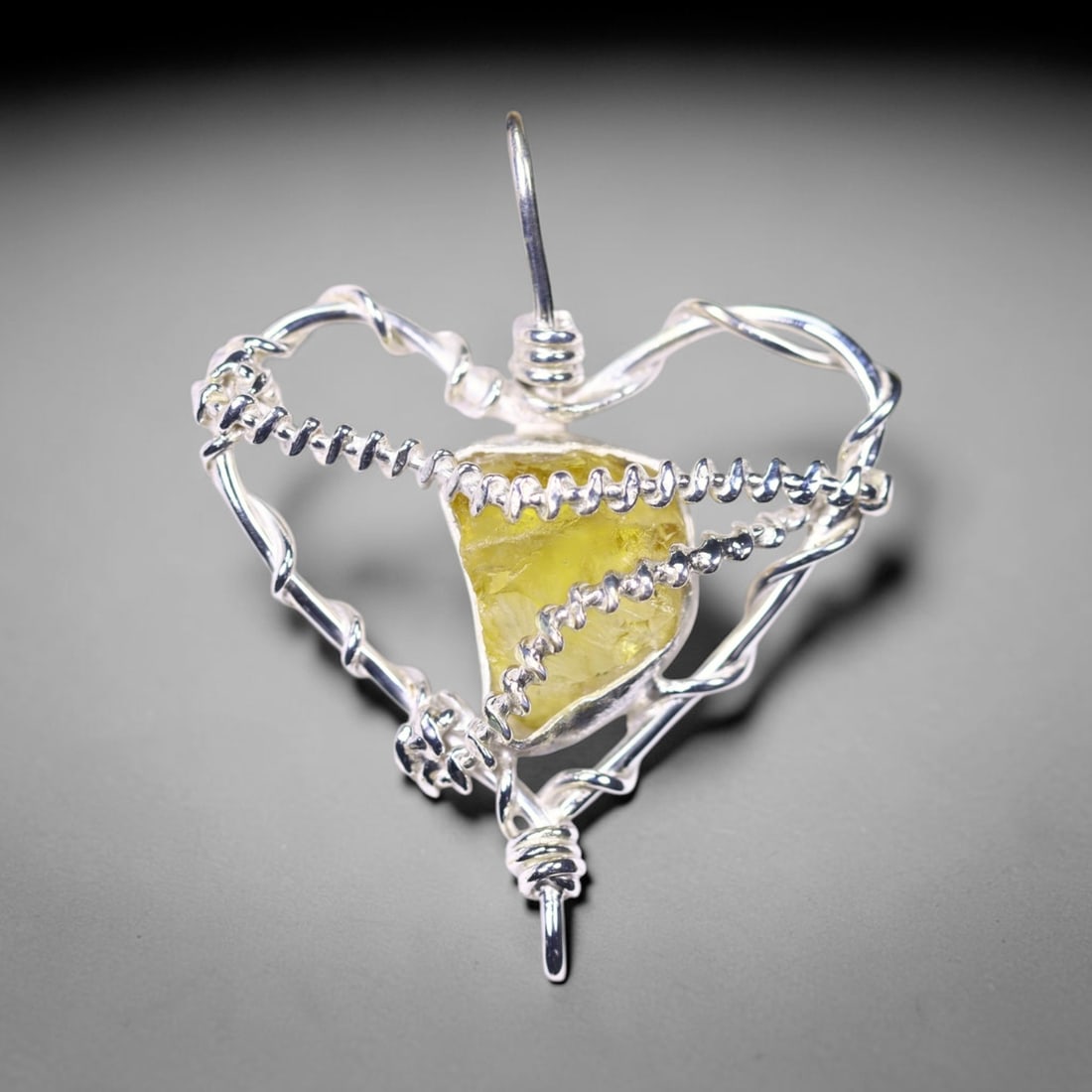 *5.35g Crystal Rock Wire Wrap Pendant - 925 Silver , 884E: Ksmith Heritage Auctioneers Subject: Natural Crystal Rock Pendant Type: Pendant