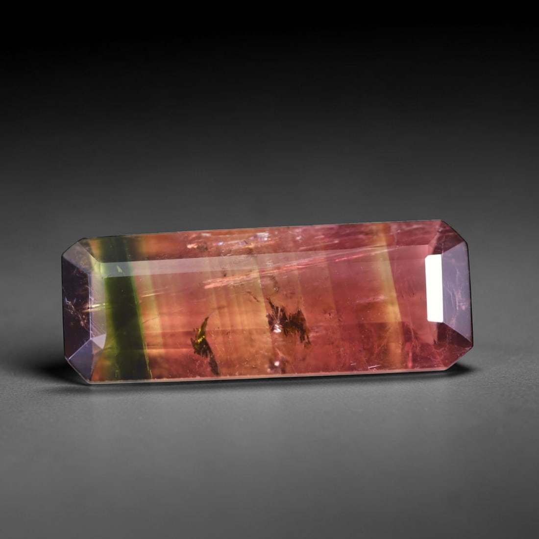 5.25cts Natural Watermelon Tourmaline - Bi-Colour Faceted Cut , 258E: Ksmith Heritage Auctioneers Subject: Natural Tourmaline Origin: Africa Carat Weight: 5.25cts Dimension: 20.4x7.6x3.8 mm Type: Faceted, Polished