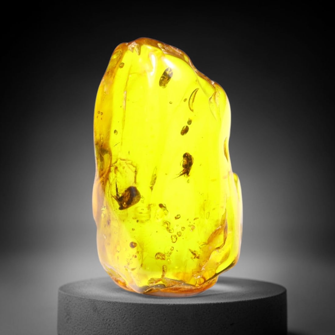 *9.79cts Natural Million Year Old Baltic Insect Amber, 25x15mm , 20C: Ksmith Heritage AuctioneersSubject: Natural Amber Origin: Lithuania Treatment: None