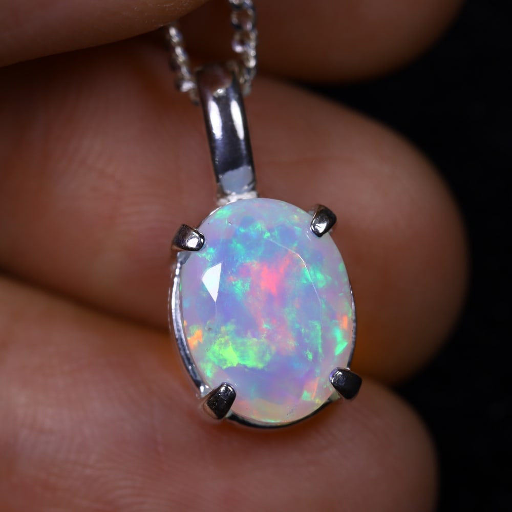 1.83g Natural Opal Stone Sterling Silver 925 Necklace (Pendant with Chain) , 286E: Ksmith Heritage Auctioneers Subject: Natural Ethiopian Opal Necklace Origin: Ethiopia Pendant Dimension : 18x6mm (included clasp) Stone Dimension: 11x8mm Treatment: Natural Untrea