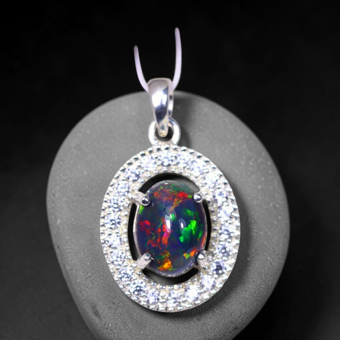 Silver Pendant with Ethiopian Black Opal 3.5grams - 925 Sterling Silver, 1171B: Ksmith Heritage Auctioneers Subject: Opal & Simulated Diamond Silver Pendant Carat Weight: 3.5 grams (approx.) Dimension: Opal 10x7mm, Pendant 22x15mm