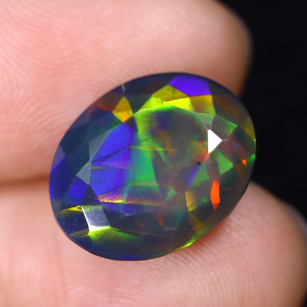 7.05Ct Smoked Faceted Ethiopian Opal - 15.9x12.8x8.2 mm , 527C: Ksmith Heritage Auctioneers Subject: Natural Ethiopian Welo Opal Origin: Ethiopia Treatment: Smoked Type: Faceted, Polished