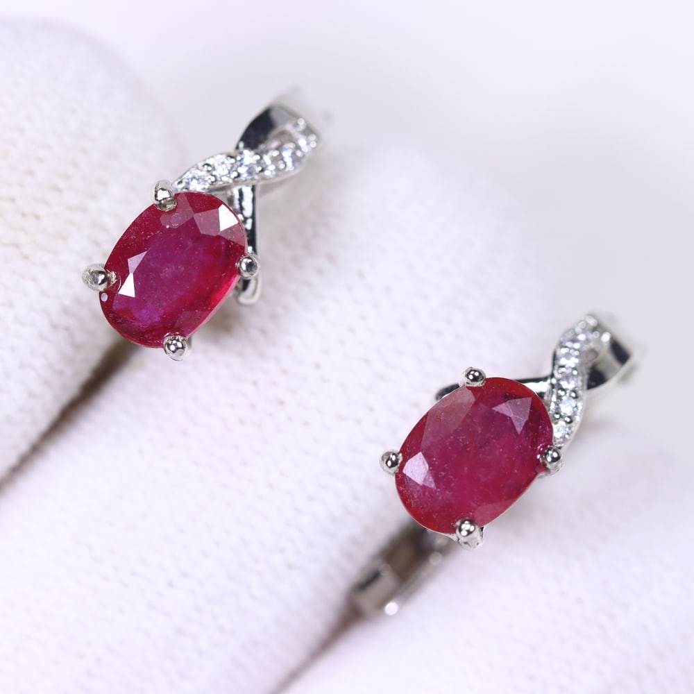 Ruby & Zircon Earring - 925 Sterling Silver - Plated 14k White Gold , 499E: Ksmith Heritage Auctioneers Subject: Natural Ruby & Zircon Origin: Thailand Carat Weight: 14.22ct Dimension: Ruby 5x7mm Type: Earring