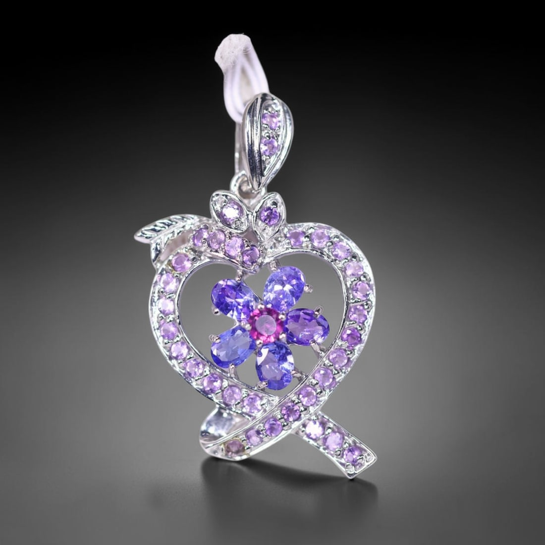 Pendant Tanzanite & Rhodolite Garnet - 925 Sterling Silver , 654E: Ksmith Heritage Auctioneers Subject: Natural Tanzanite & Rhodolite Garnet Origin: Thailand Carat Weight: 3.31g Dimension: Gemstone 3x4mm Type: Pendant