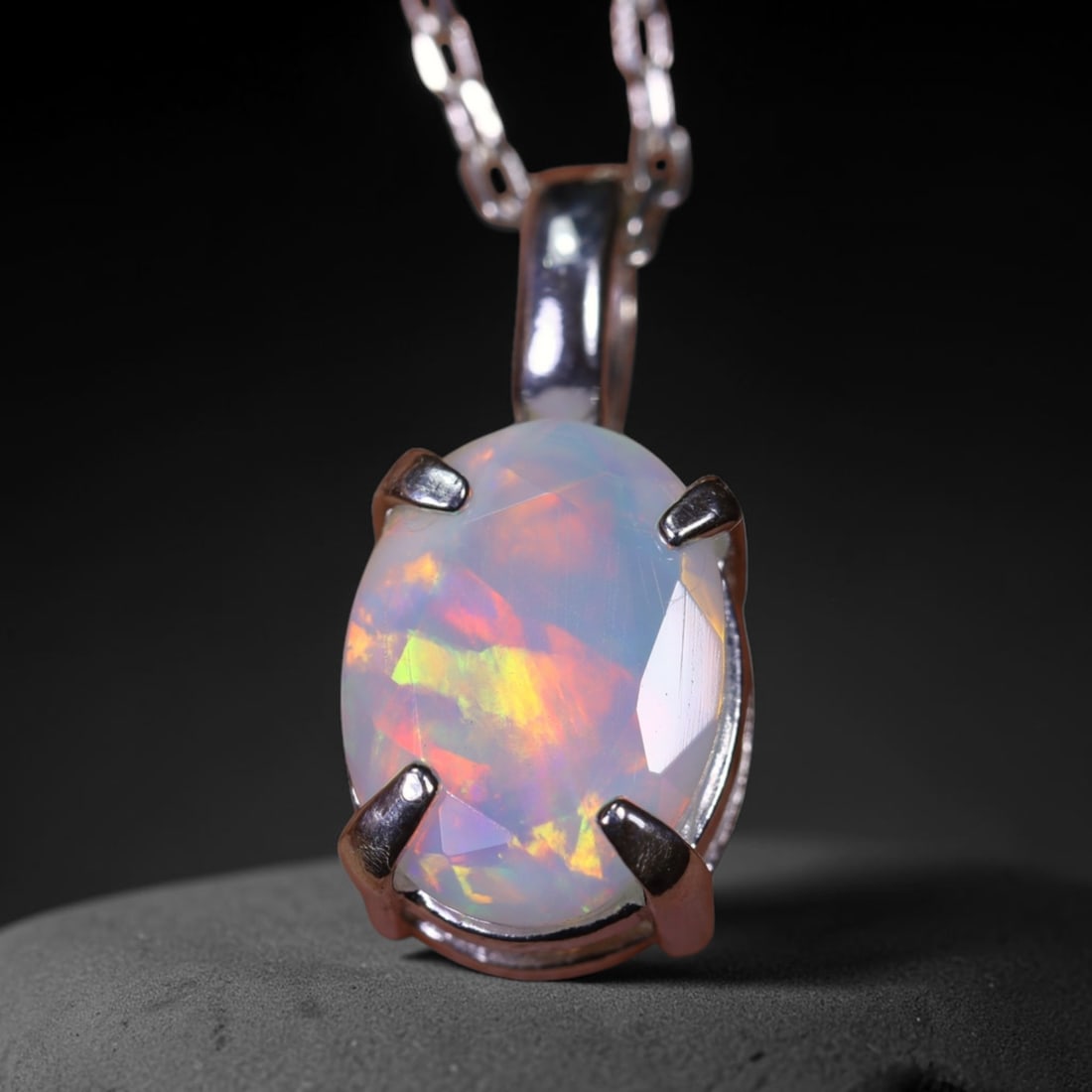 1.67g Natural Opal Stone Sterling Silver 925 Necklace (Pendant with Chain) , 305E: Ksmith Heritage Auctioneers Subject: Natural Ethiopian Opal Necklace Origin: Ethiopia Pendant Dimension : 18x6mm (included clasp) Stone Dimension: 11x8mm Treatment: Natural Untrea