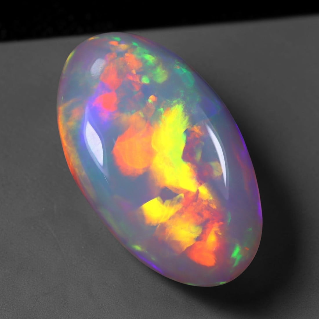*5.61Ct Welo Opal Polished - Ethiopian Opal , 949E: Ksmith Heritage Auctioneers Subject: Natural Ethiopian Welo Opal Origin: Ethiopia Carat Weight: 5.61Ct Dimension: 17.6x11/7x4/5 mm Treatment: Natural Untreated Type: Caboc