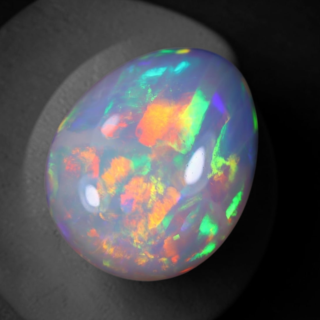 *8.71Ct Welo Opal Polished - Ethiopian Opal , 209E: Ksmith Heritage Auctioneers Subject: Natural Ethiopian Welo Opal Origin: Ethiopia Carat Weight: 8.71Ct Dimension: 18.7x14.9x6 mm Treatment: Natural Untreated Type: Cabocho
