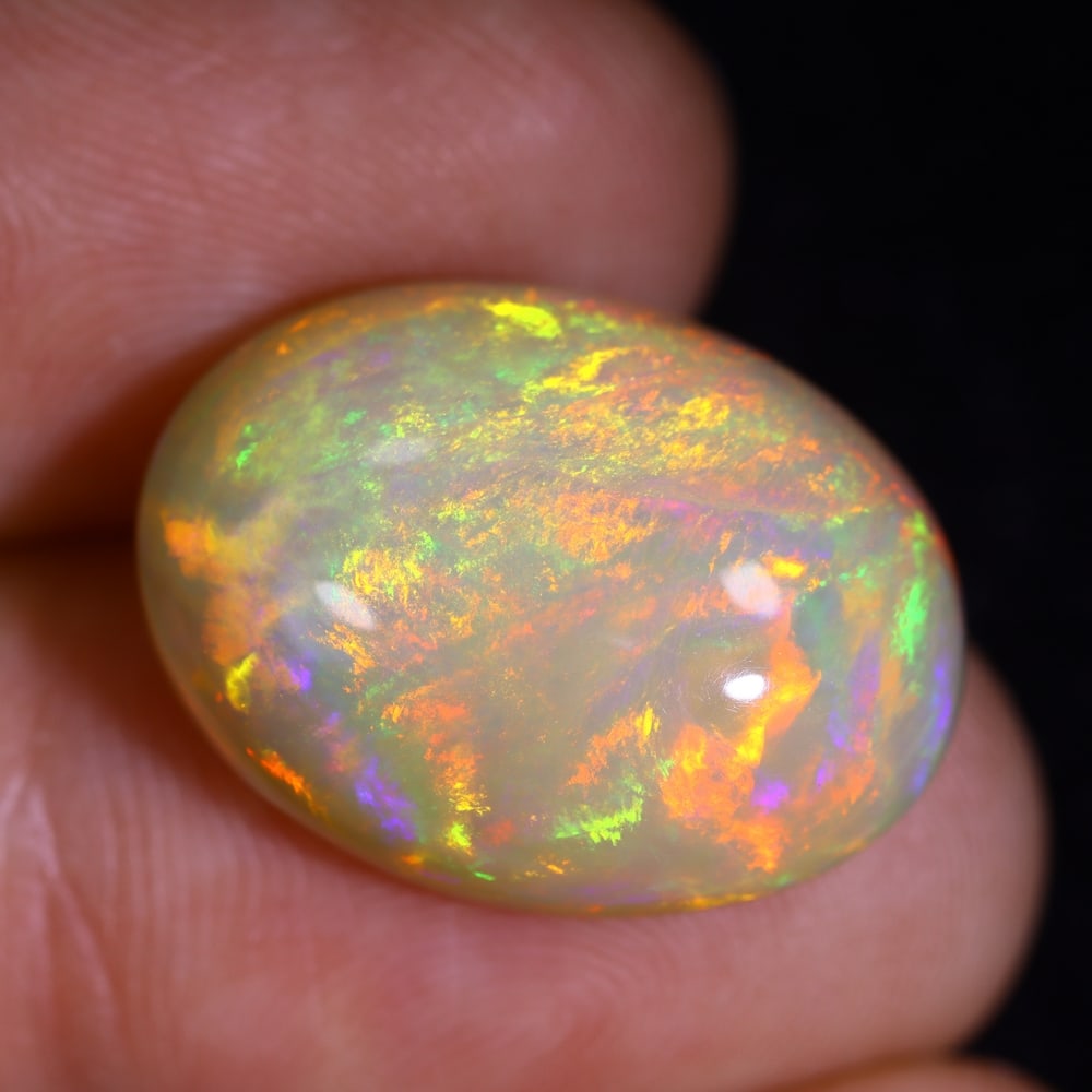 *9.83Ct Welo Opal Polished - Ethiopian Opal , 453C: Ksmith Heritage Auctioneers Subject: Natural Ethiopian Welo Opal Origin: Ethiopia Carat Weight: 9.83Ct Dimension: 19.3x14.4x7.1 mm Treatment: Natural Untreated Type: Caboc
