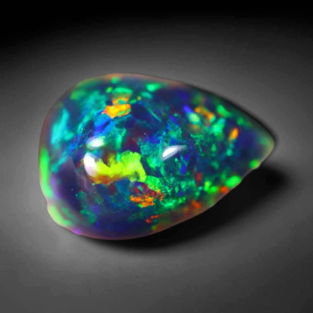 *3.05Ct Welo Black Opal Polished - Ethiopian Opal , 102E: Ksmith Heritage Auctioneers Subject: Natural Ethiopian Welo Black Opal Origin: Ethiopia Carat Weight: 3.05Ct Dimension: 13.8x9.8x6 mm Treatment: Smoked Type: Cabochon, Pol