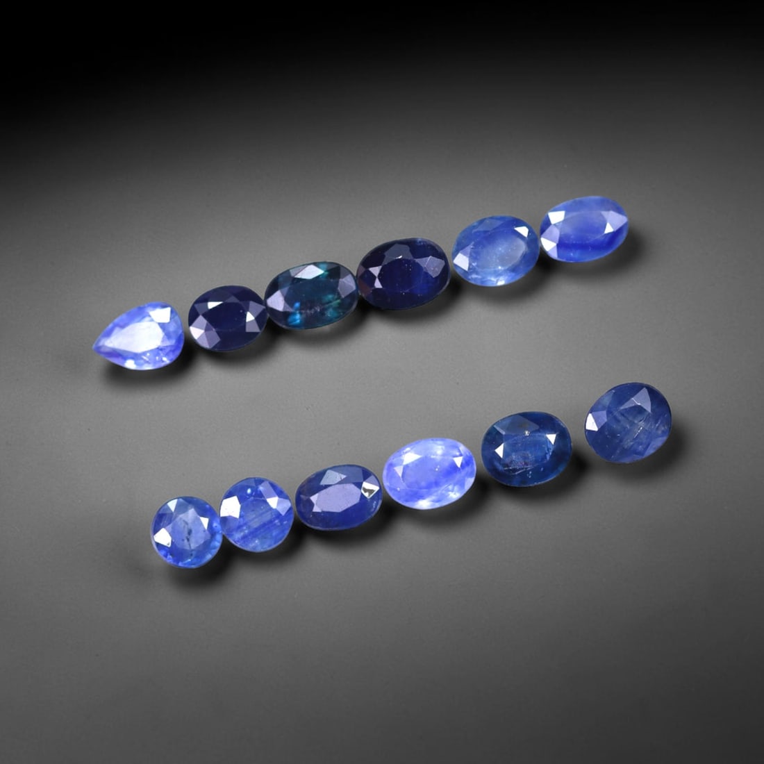 *6.97Ct Heated Blue Sapphire Lot - Polished Faceted , 349C: Ksmith Heritage Auctioneers Subject: Natural Sapphire Carat Weight: 6.97Ct Dimension: 5.9x4.4x2.2 mm Treatment: Heated Type: Faceted, Polished