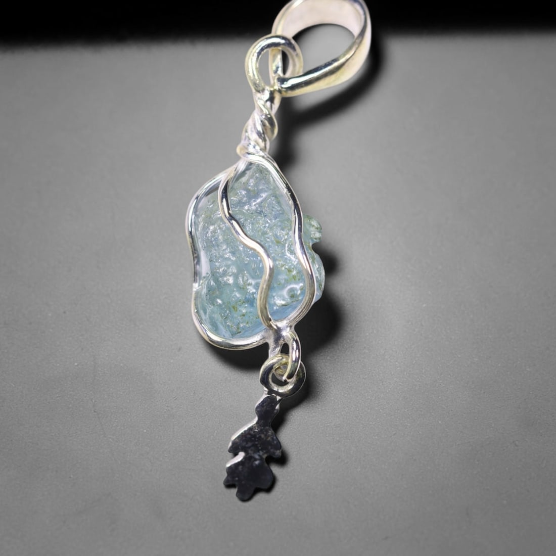 3.24g Crystal Rock Wire Wrap Pendant - 925 Silver , 262E: Ksmith Heritage Auctioneers Subject: Natural Crystal Rock Pendant Type: Pendant