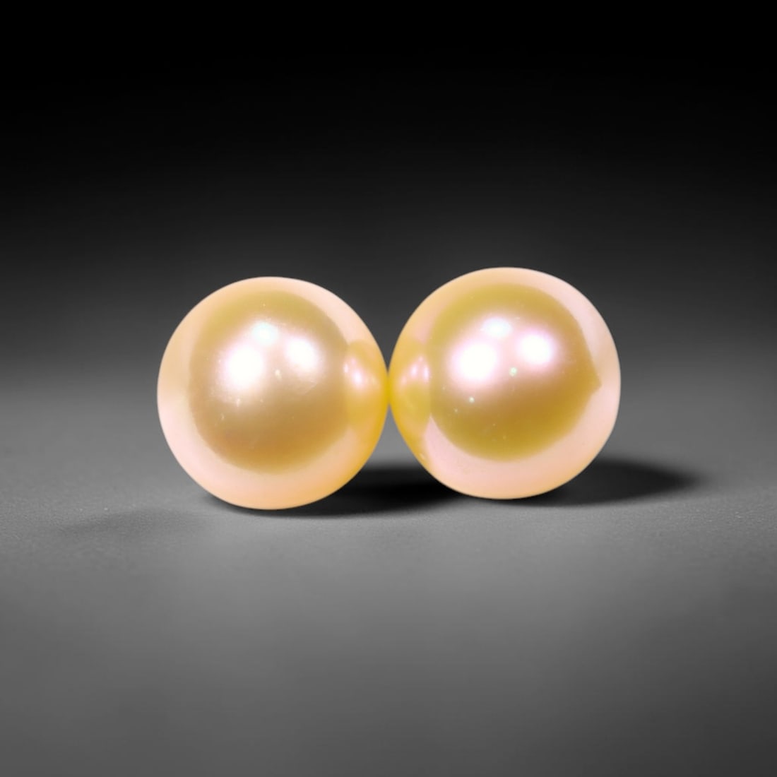1.90cts Freshwater Pearl Pair 5.1mm, Peach Natural Colour - No Hole Drill , 519C: Ksmith Heritage Auctioneers Subject: Natural Pearl Treatment: None, Natural Colour Shape: Round Bead Type: Without hole, no drill