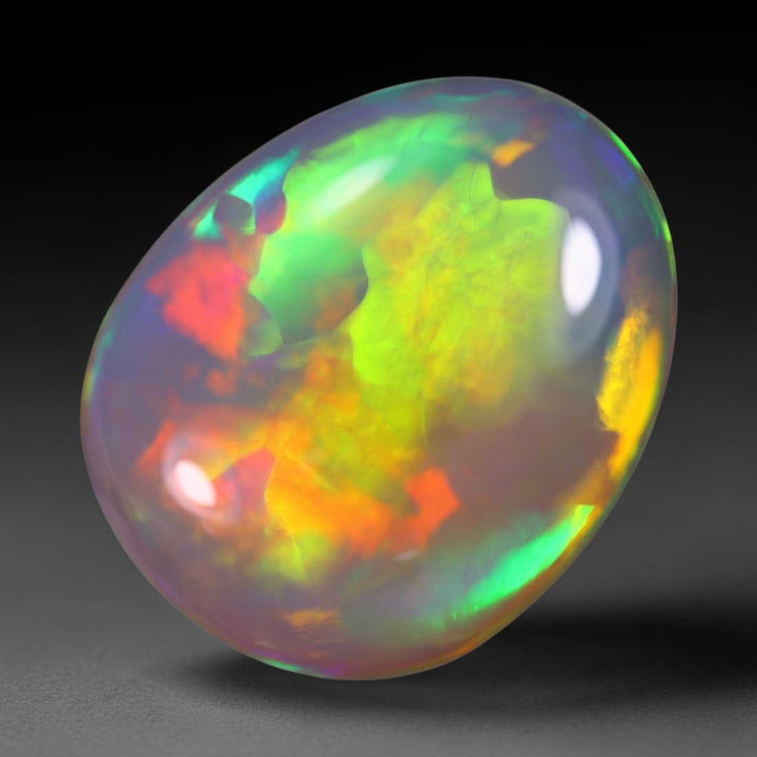 *17.34Ct Welo Opal Polished - Ethiopian Opal, 1075B: Ksmith Heritage Auctioneers Subject: Natural Ethiopian Welo Opal Origin: Ethiopia Carat Weight: 17.34Ct Dimension: 21.5x17.6x8.6 mm Treatment: Natural Untreated Type: Cabochon,