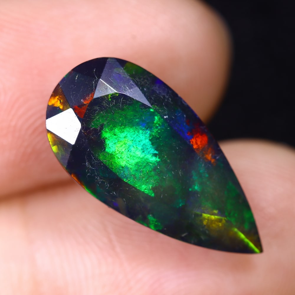 4.86Ct Smoked Faceted Ethiopian Opal - 19.3x9.7x6.5 mm , 536C: Ksmith Heritage Auctioneers Subject: Natural Ethiopian Welo Opal Origin: Ethiopia Treatment: Smoked Type: Faceted, Polished