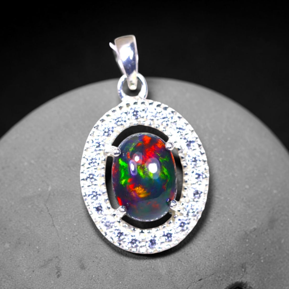 Silver Pendant with Ethiopian Black Opal 3.5grams - 925 Sterling Silver , 660E: Ksmith Heritage Auctioneers Subject: Opal & Simulated Diamond Silver Pendant Carat Weight: 3.5 grams (approx.) Dimension: Opal 10x7mm, Pendant 22x15mm