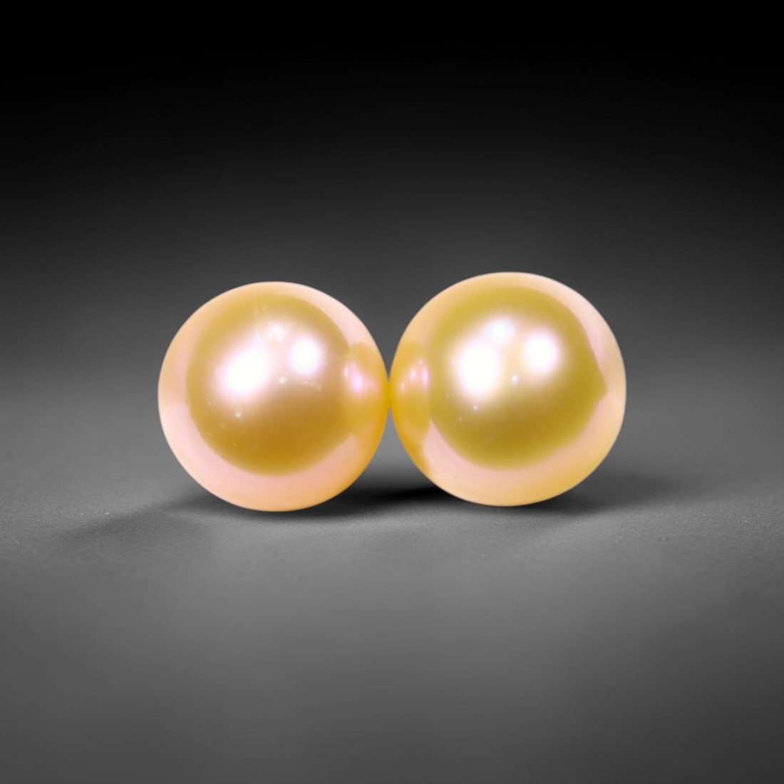 2.42cts Freshwater Pearl Pair 5.5mm, Peach Natural Colour - No Hole Drill , 511C: Ksmith Heritage Auctioneers Subject: Natural Pearl Treatment: None, Natural Colour Shape: Round Bead Type: Without hole, no drill