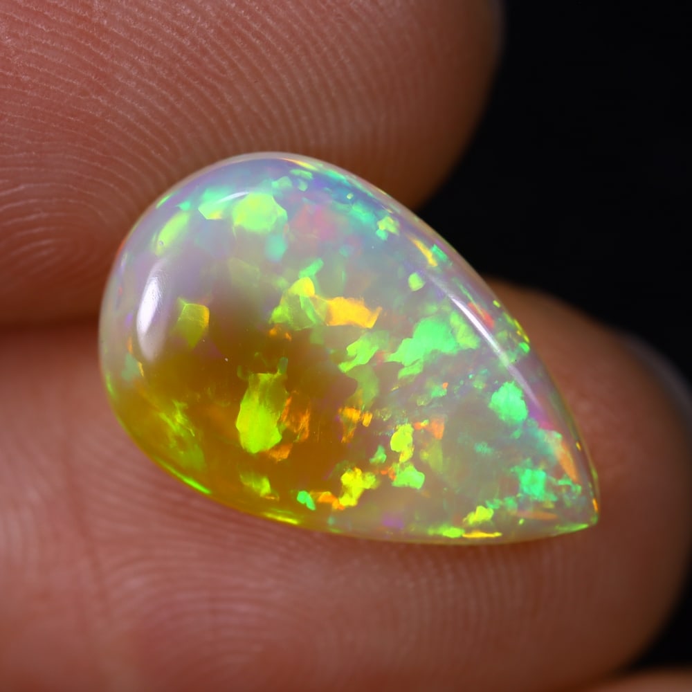 2.92Ct Natural Ethiopian Opal - 16.0x10.4x3.3 mm , 566C: Ksmith Heritage Auctioneers Subject: Natural Ethiopian Welo Opal Origin: Ethiopia Treatment: Unheated