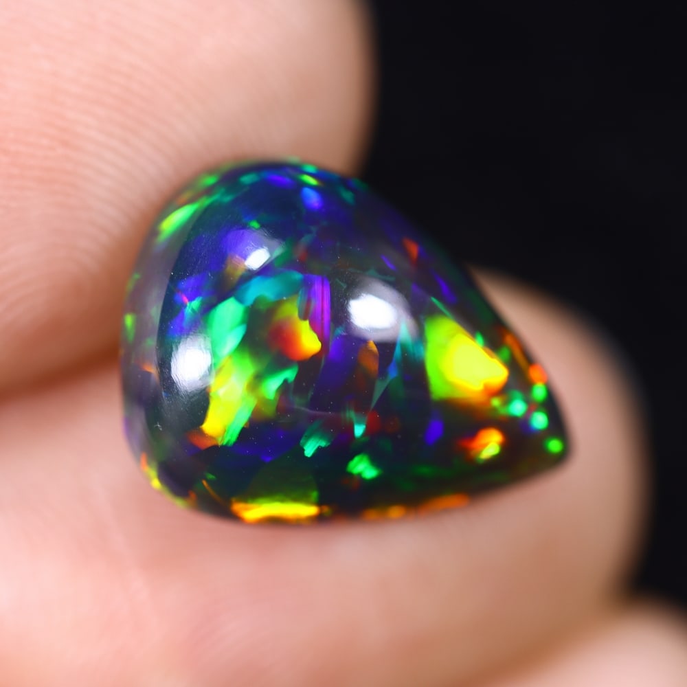 5.20Ct Natural Ethiopian Black Opal - 15.0x11.5x6.8 mm , 596C: Ksmith Heritage Auctioneers Subject: Natural Ethiopian Welo Opal Origin: Ethiopia Treatment: Smoked