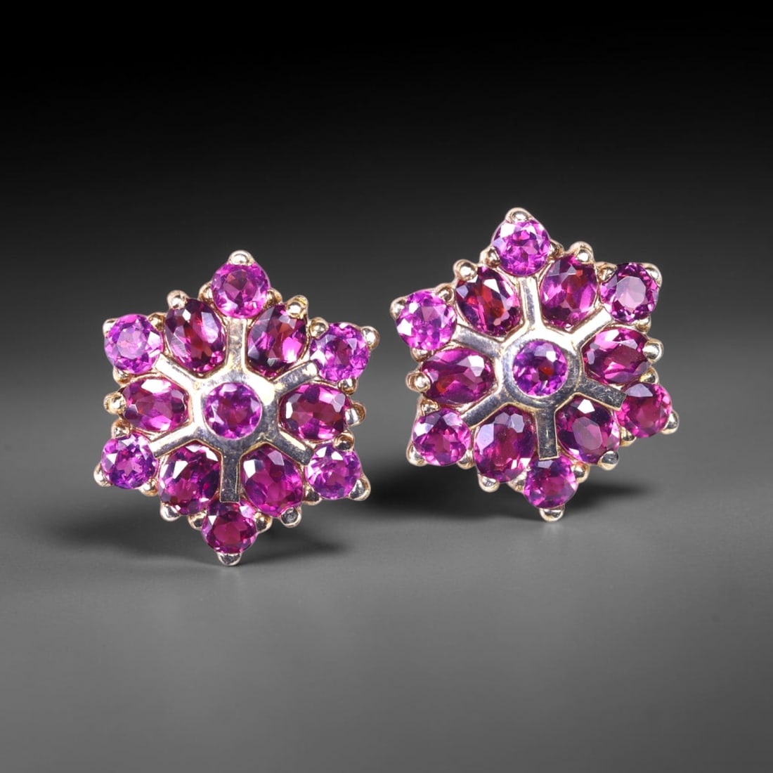 Rhodolite Earrings - 925 Sterling Silver - Rose Gold Plated , 658E: Ksmith Heritage Auctioneers Subject: Natural Rhodolite Origin: Thailand Carat Weight: 28.41ct Dimension: Stone 3-4mm Type: Earrings