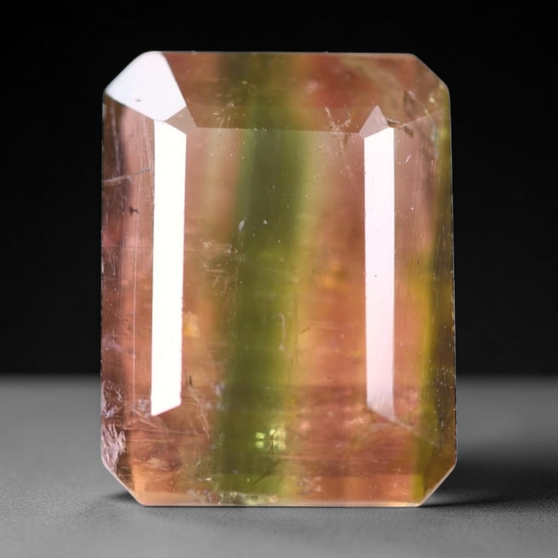 4.35cts Natural Watermelon Tourmaline - Bi-Colour Faceted Cut , 446E: Ksmith Heritage Auctioneers Subject: Natural Tourmaline Origin: Africa Carat Weight: 4.35cts Dimension: 10.8x8.4x5.2 mm Type: Faceted, Polished