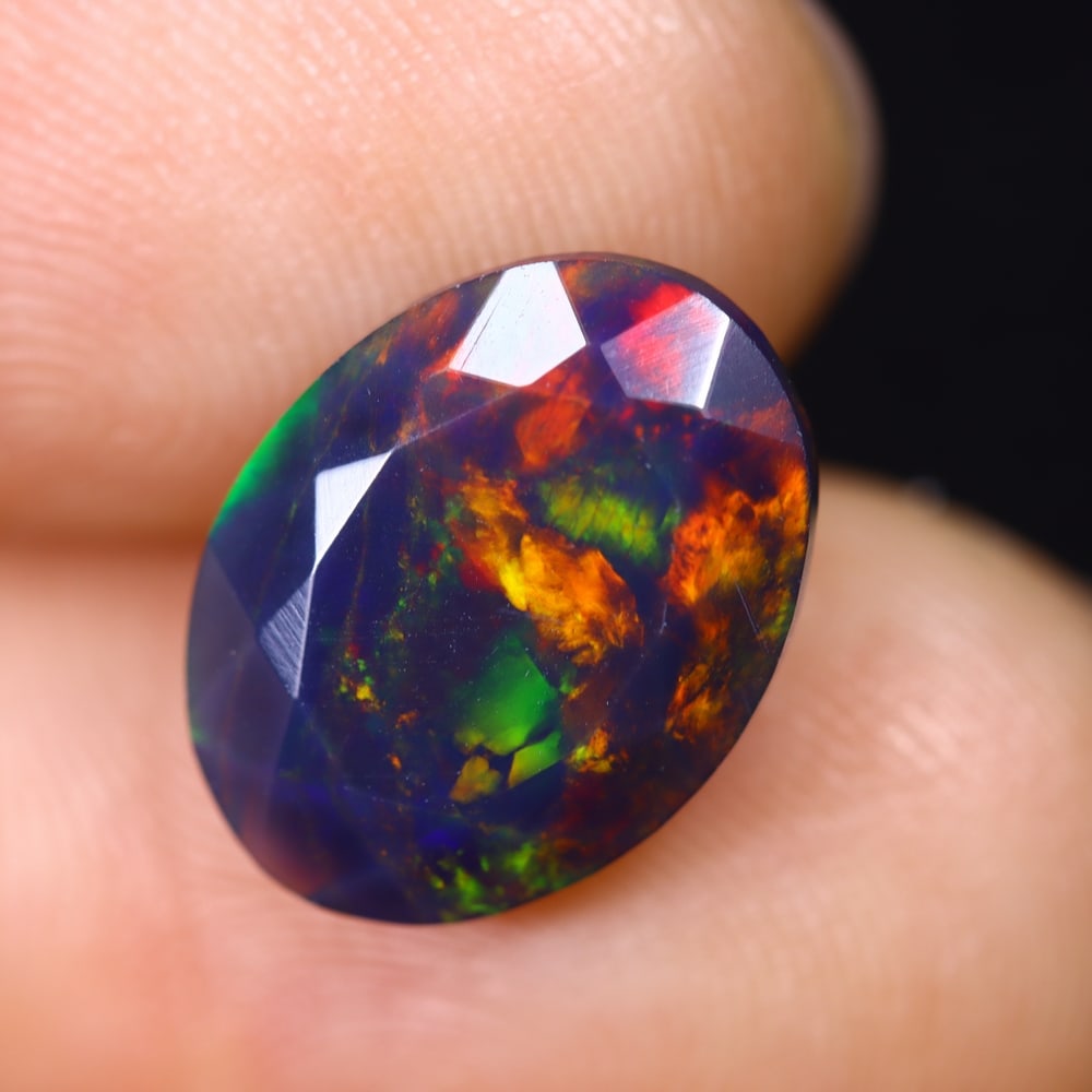 2.47Ct Ethiopian Black Smoked Opal, Faceted Cut - 12.7x9.6x5.3 mm , 627C: Ksmith Heritage Auctioneers Subject: Natural Ethiopian Welo Opal Origin: Ethiopia Treatment: Smoked