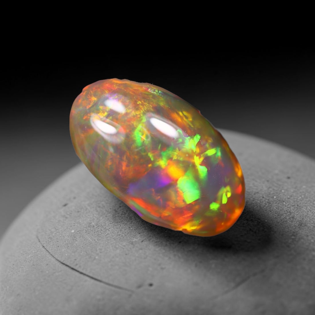 *3.18Ct Welo Opal Polished - Ethiopian Opal , 181C: Ksmith Heritage Auctioneers Subject: Natural Ethiopian Welo Opal Origin: Ethiopia Carat Weight: 3.18Ct Dimension: 13.9x8.3x4.9 mm Treatment: Natural Untreated Type: Caboch