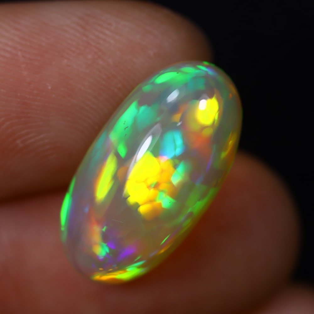 *7.43Ct Welo Opal Polished - Ethiopian Opal , 426C: Ksmith Heritage Auctioneers Subject: Natural Ethiopian Welo Opal Origin: Ethiopia Carat Weight: 6.52Ct Dimension: 18.1x14.3x4.7 mm Treatment: Natural Untreated Type: Caboc