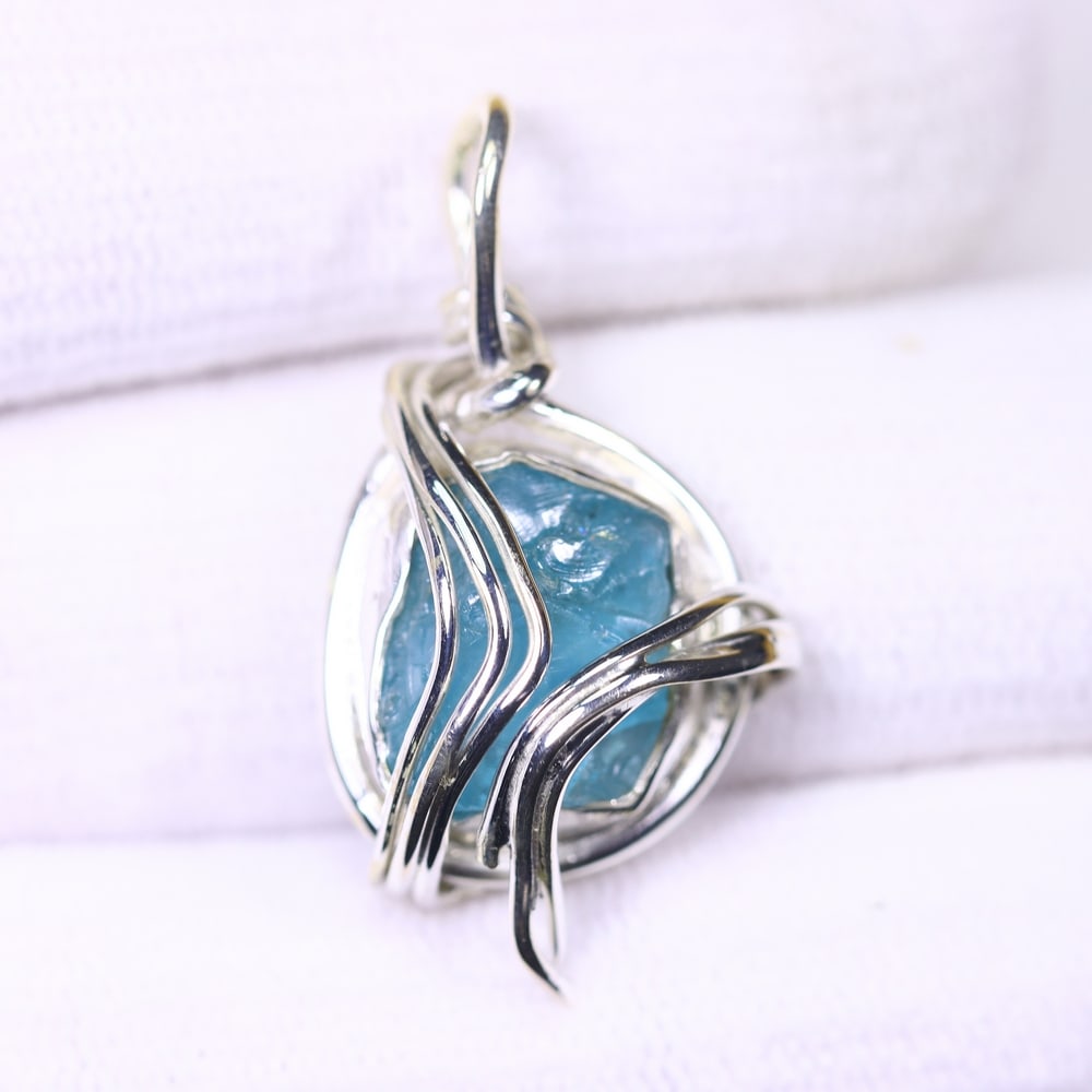 3.99g Crystal Rock Wire Wrap Pendant - 925 Silver , 482E: Ksmith Heritage Auctioneers Subject: Natural Crystal Rock Pendant Type: Pendant