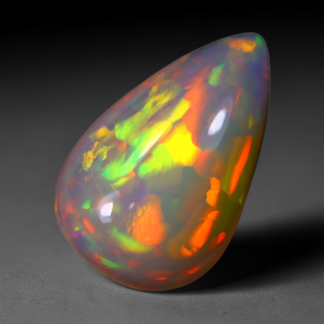 *10.27Ct Welo Opal Polished - Ethiopian Opal , 385E: Ksmith Heritage Auctioneers Subject: Natural Ethiopian Welo Opal Origin: Ethiopia Carat Weight: 10.27Ct Dimension: 22.4x14.2x6.8 mm Treatment: Natural Untreated Type: Cabo