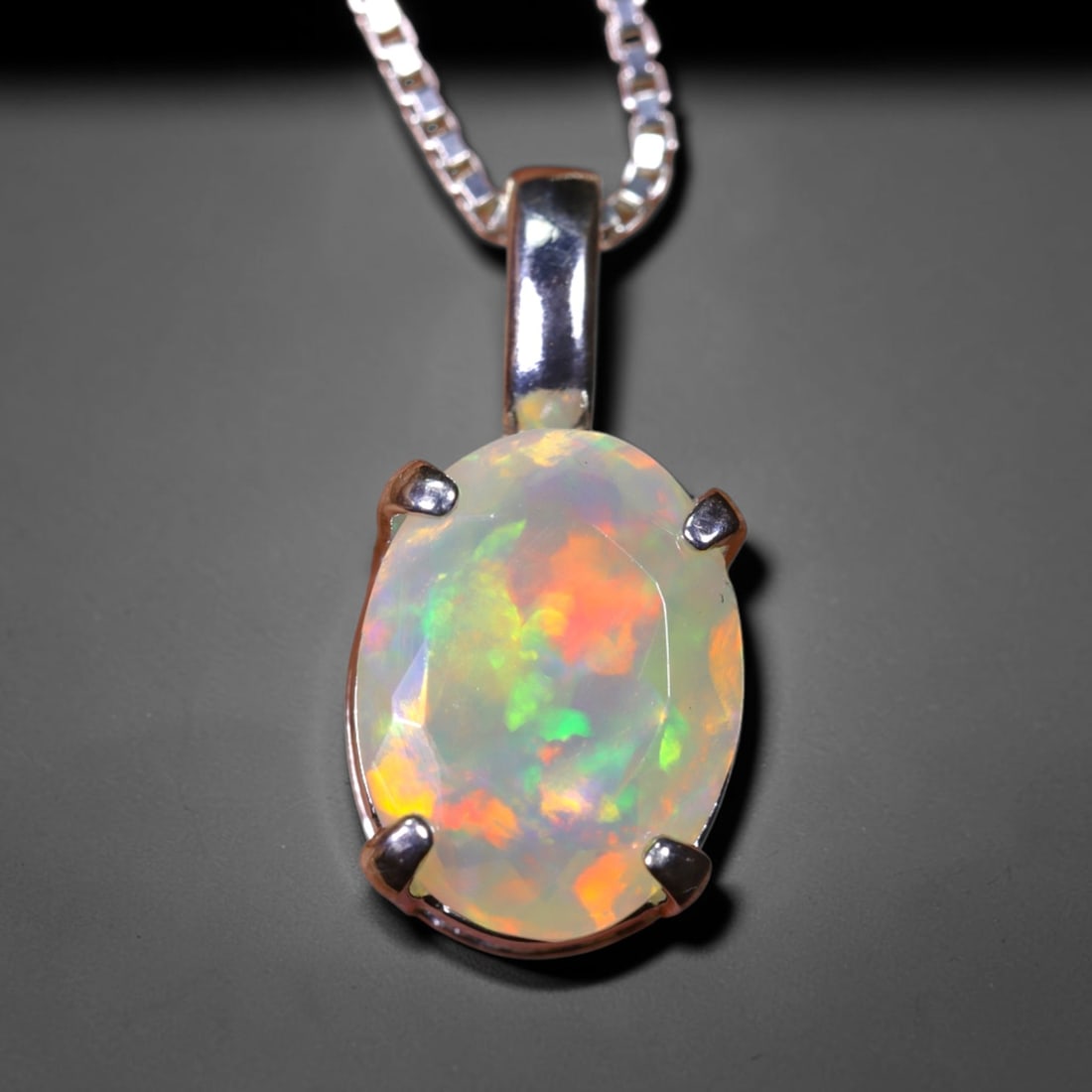 1.81g Natural Opal Stone Sterling Silver 925 Necklace (Pendant with Chain) , 939E: Ksmith Heritage Auctioneers Subject: Natural Ethiopian Opal Necklace Origin: Ethiopia Pendant Dimension : 18x6mm (included clasp) Stone Dimension: 11x8mm Treatment: Natural Untrea
