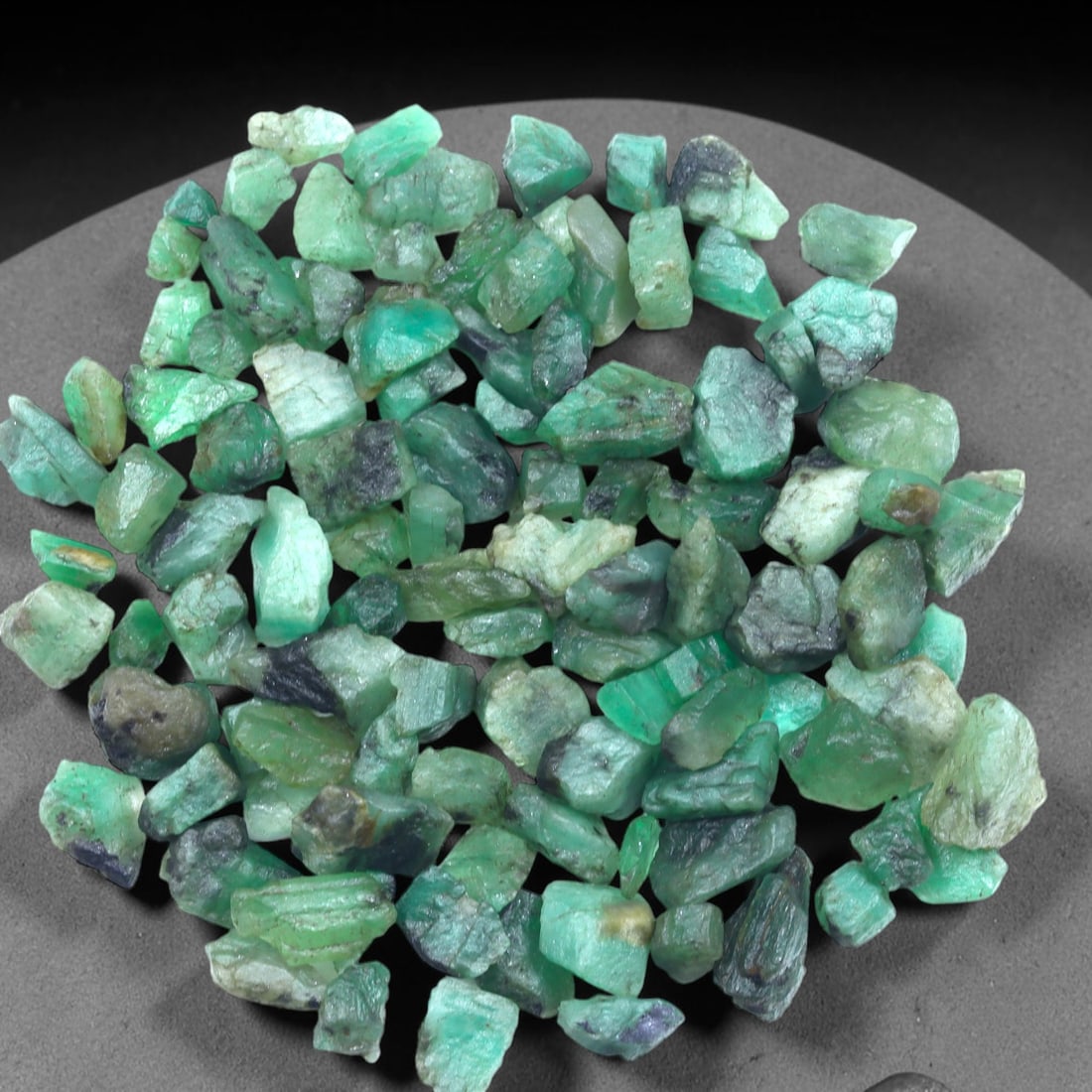 63Ct Raw Emerald Freeform Lot - Rough Specimen , 798C: Ksmith Heritage Auctioneers Subject: Natural Emerald