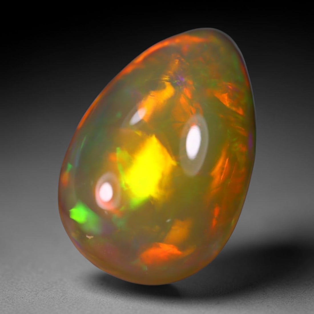 *9.39Ct Welo Opal Polished - Ethiopian Opal , 421E: Ksmith Heritage Auctioneers Subject: Natural Ethiopian Welo Opal Origin: Ethiopia Carat Weight: 9.39Ct Dimension: 18.6x12.6x7.5 mm Treatment: Natural Untreated Type: Caboc