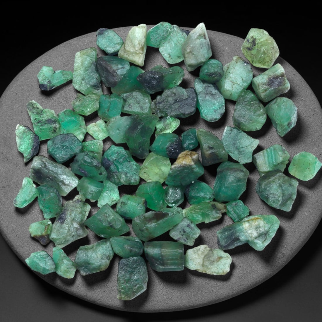 52Ct Raw Emerald Freeform Lot - Rough Specimen , 793C: Ksmith Heritage Auctioneers Subject: Natural Emerald