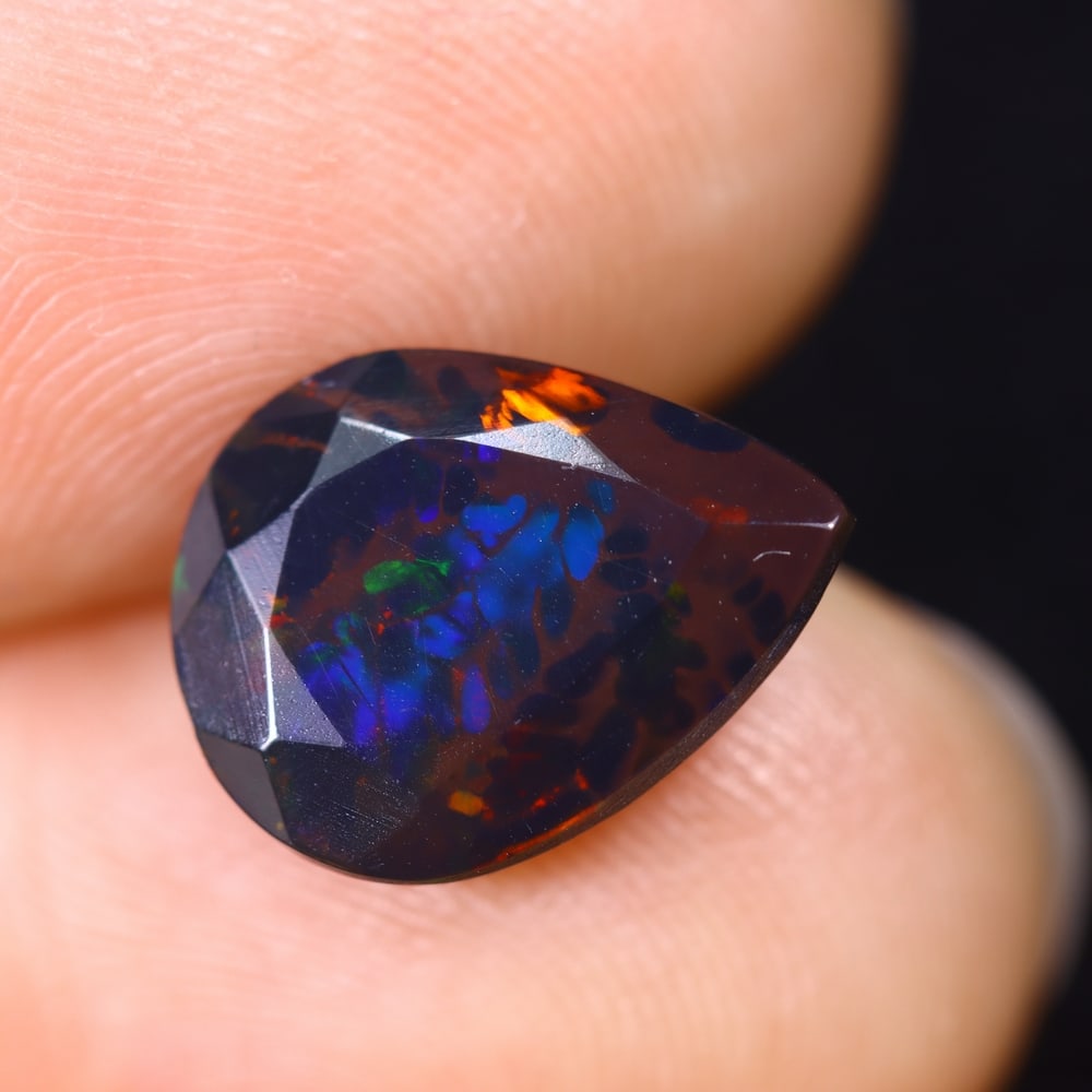 2.23Ct Ethiopian Black Smoked Opal, Faceted Cut - 12.3x9.3x4.9 mm , 629C: Ksmith Heritage Auctioneers Subject: Natural Ethiopian Welo Opal Origin: Ethiopia Treatment: Smoked