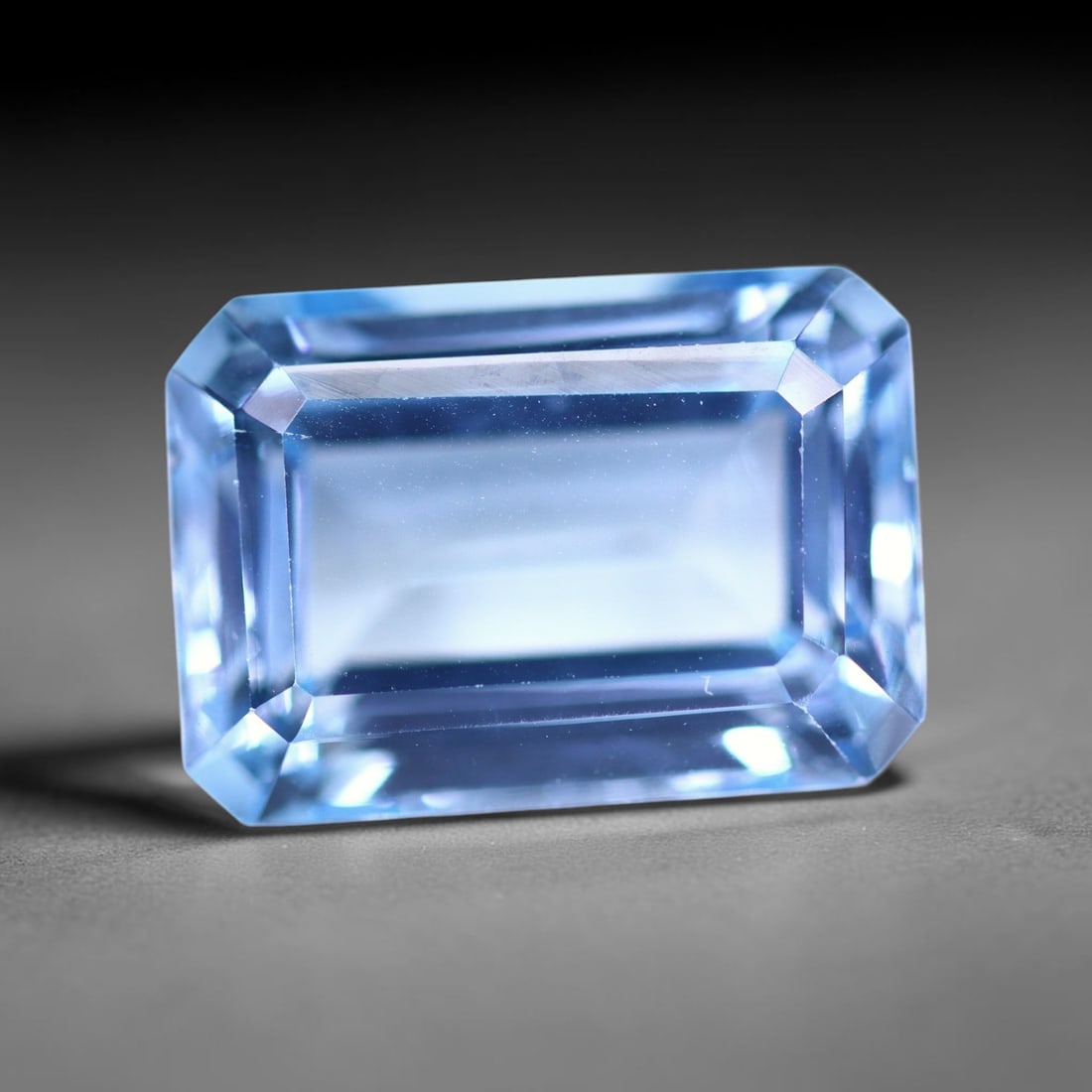10.38 carats Natural Swiss Blue Topaz - 14x10x7mm , 839C: Ksmith Heritage Auctioneers Subject: Natural Topaz Treatment: Irradiated Type: Faceted, Polished
