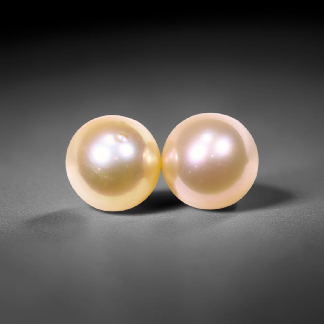 2.18cts Freshwater Pearl Pair 5.3mm, Peach Natural Colour - No Hole Drill , 514C: Ksmith Heritage Auctioneers Subject: Natural Pearl Treatment: None, Natural Colour Shape: Round Bead Type: Without hole, no drill