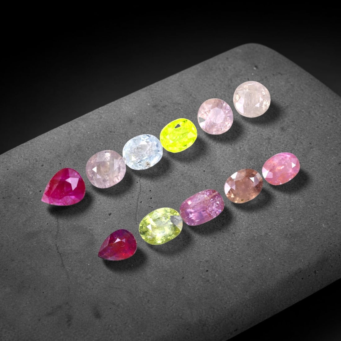 *12.84Ct Heated Fancy Sapphire Lot - Polished Faceted , 333C: Ksmith Heritage Auctioneers Subject: Natural Sapphire Carat Weight: 12.84Ct Dimension: 7.4x5.7x3.6 mm Treatment: Heated Type: Faceted, Polished