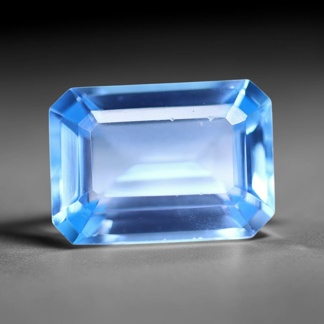 8.70 carats Natural Swiss Blue Topaz - 14x10x6mm , 837C: Ksmith Heritage Auctioneers Subject: Natural Topaz Treatment: Irradiated Type: Faceted, Polished