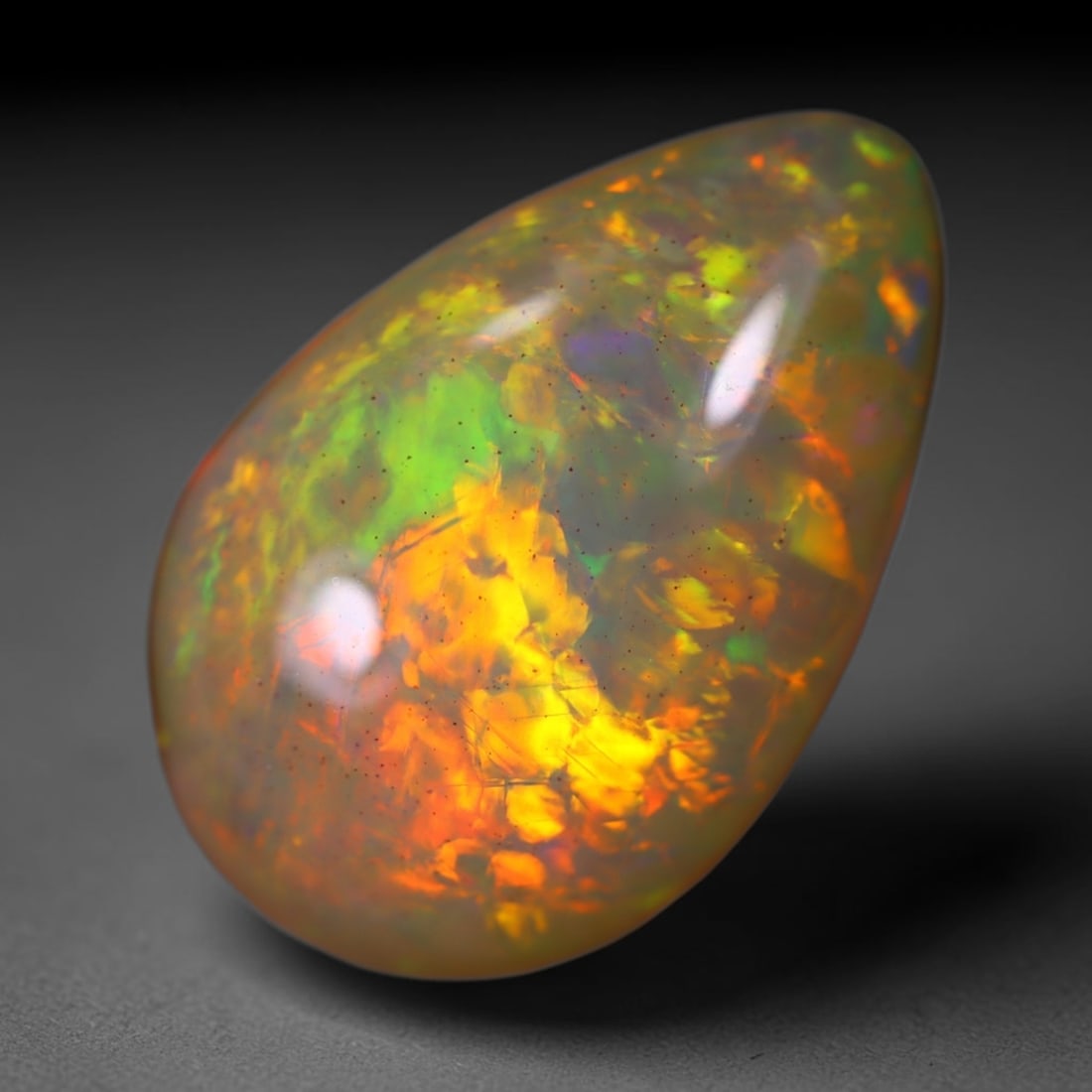 *5.73Ct Welo Opal Polished - Ethiopian Opal, 723B: Ksmith Heritage Auctioneers Subject: Natural Ethiopian Welo Opal Origin: Ethiopia Carat Weight: 5.73Ct Dimension: 16.9x10.9x6.7 mm Treatment: Natural Untreated Type: Cabochon,