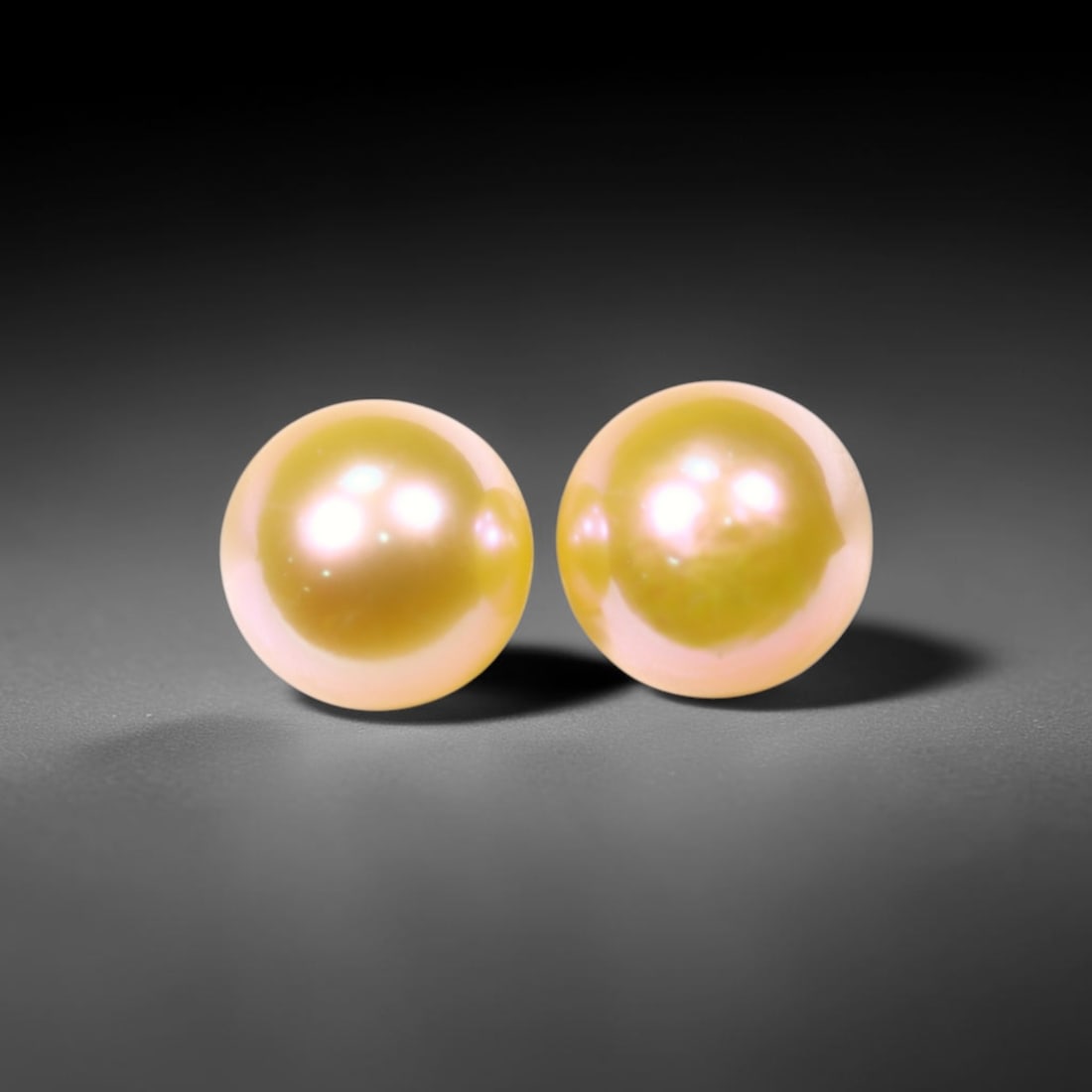 2.60cts Freshwater Pearl Pair 5.6mm, Peach Natural Colour - No Hole Drill , 505C: Ksmith Heritage Auctioneers Subject: Natural Pearl Treatment: None, Natural Colour Shape: Round Bead Type: Without hole, no drill