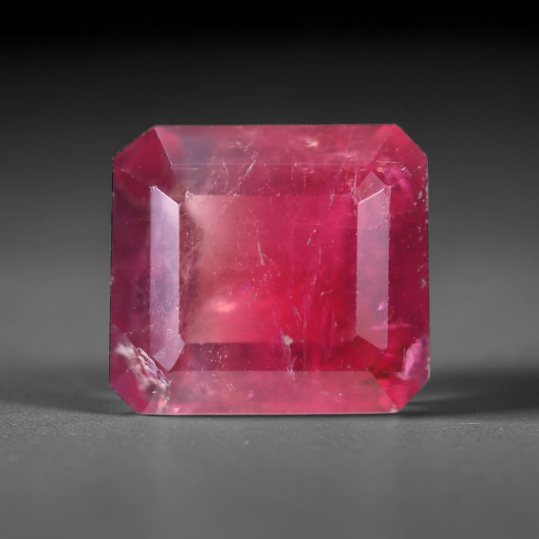 4.91cts Natural Watermelon Tourmaline - Bi-Colour Faceted Cut , 1155E: Ksmith Heritage Auctioneers Subject: Natural Tourmaline Origin: Africa Carat Weight: 4.91 cts Dimension: 10x9.1x6.1 mm Type: Faceted, Polished