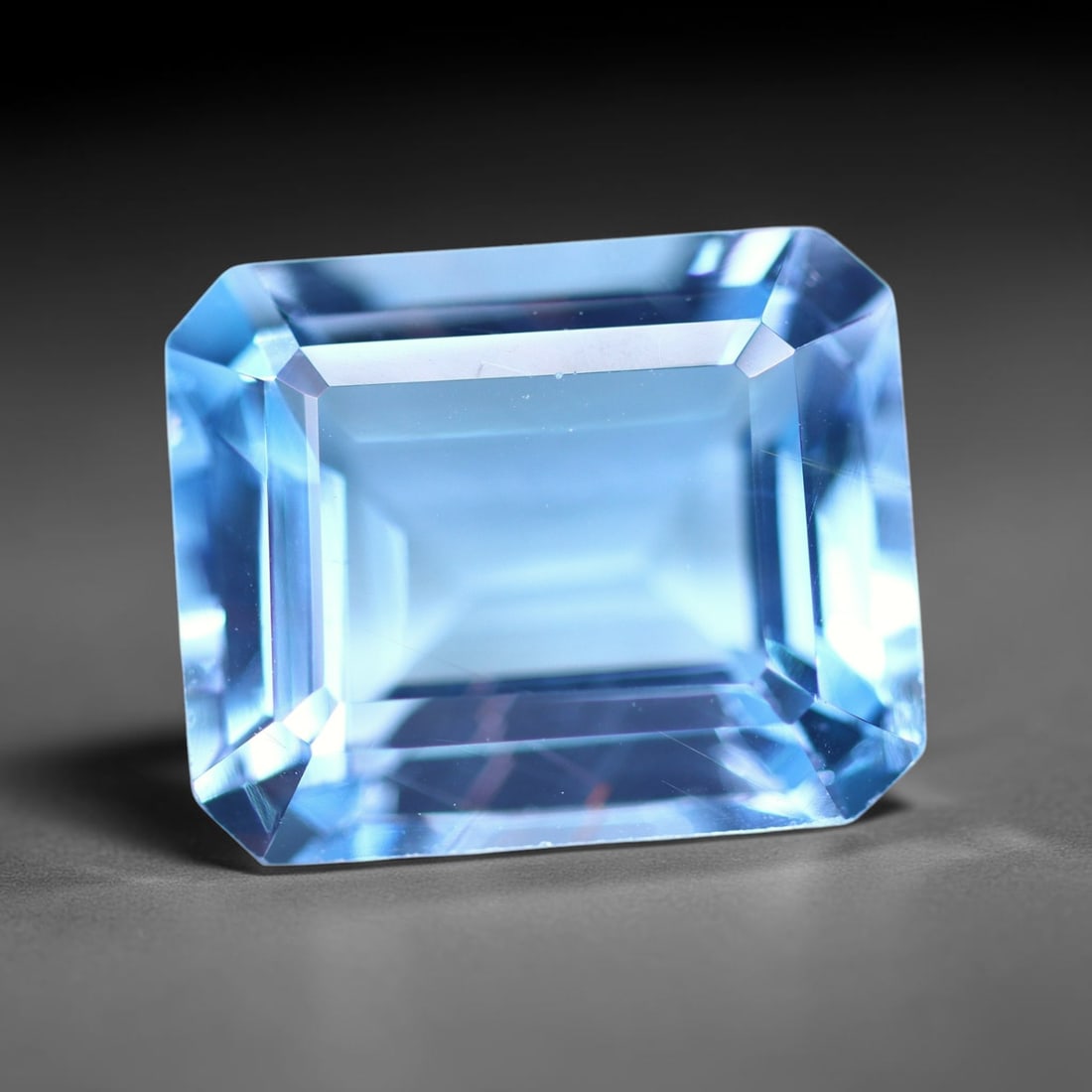 10.96 carats Natural Swiss Blue Topaz - 13.3x11.0x7.3mm , 833C: Ksmith Heritage Auctioneers Subject: Natural Topaz Treatment: Irradiated Type: Faceted, Polished