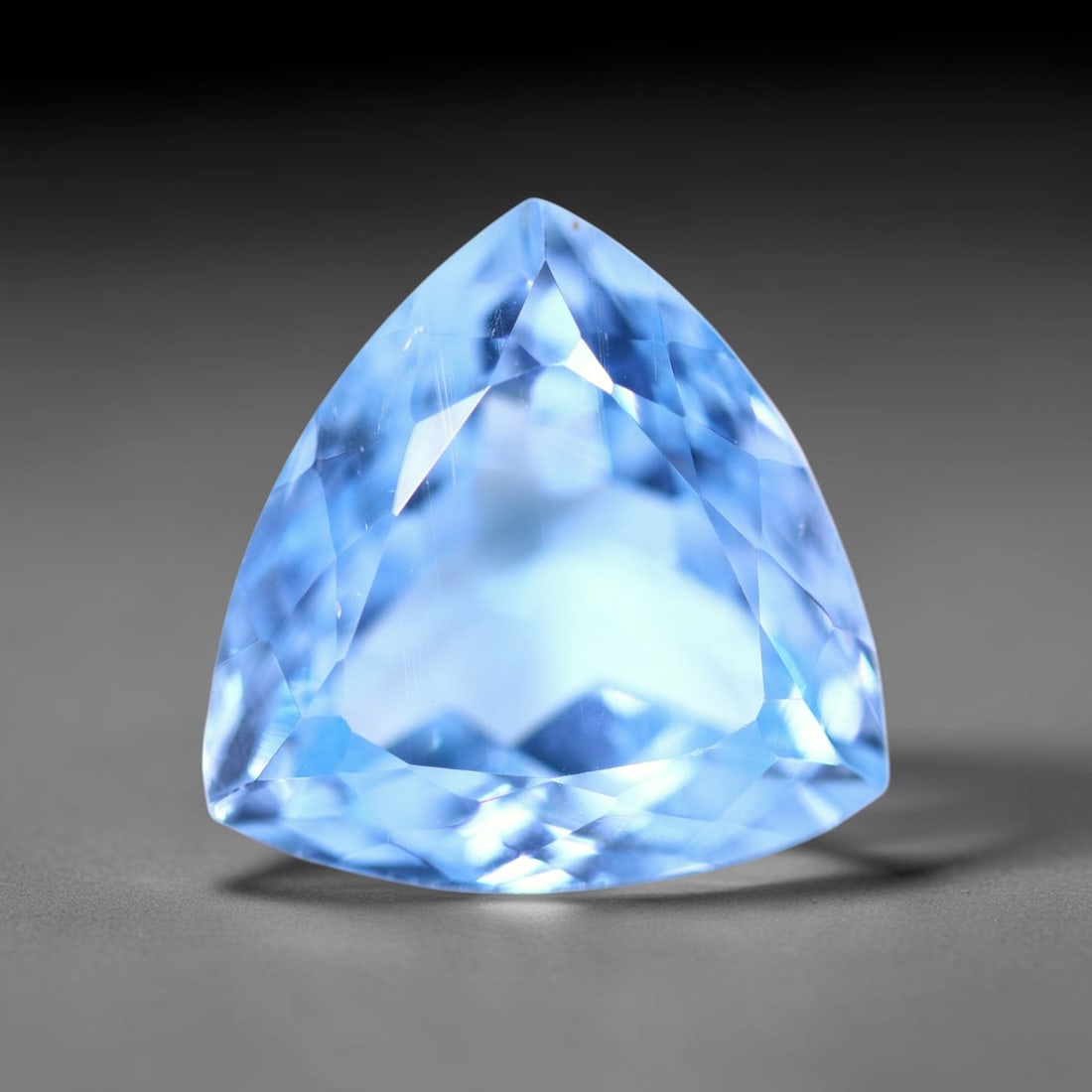 13.50 carats Natural Swiss Blue Topaz - 15x15x8.7mm , 841C: Ksmith Heritage Auctioneers Subject: Natural Topaz Treatment: Irradiated Type: Faceted, Polished