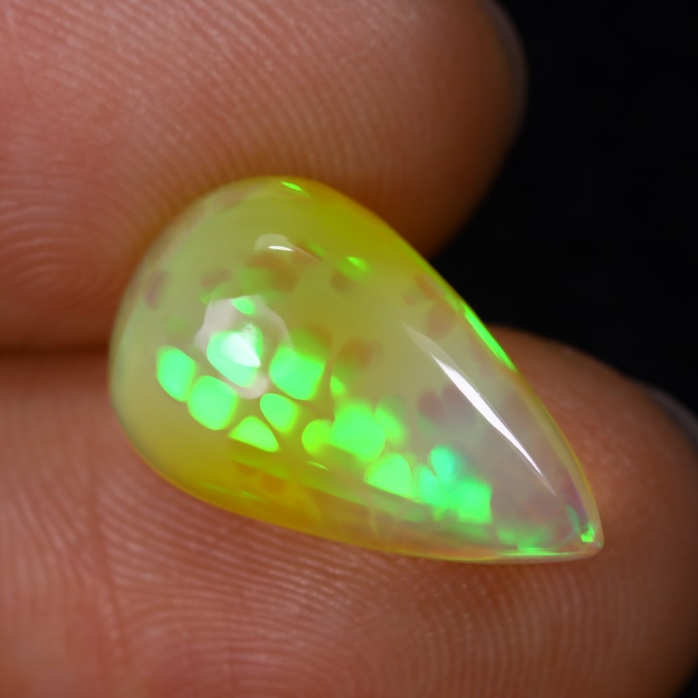 4.68Ct Natural Ethiopian Opal - 16.3x9.8x5.9 mm , 544C: Ksmith Heritage Auctioneers Subject: Natural Ethiopian Welo Opal Origin: Ethiopia Treatment: Unheated