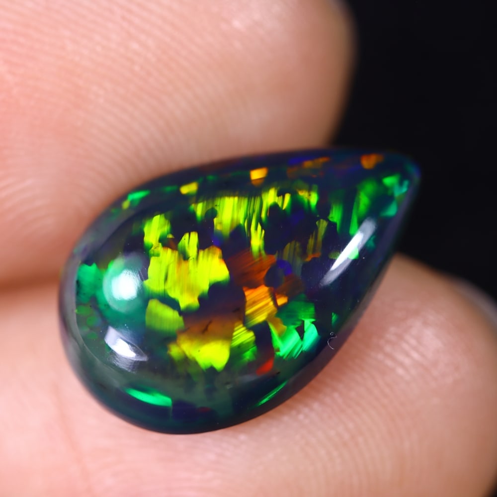 4.51Ct Natural Ethiopian Black Opal - 16.5x11.0x5.5 mm , 601C: Ksmith Heritage Auctioneers Subject: Natural Ethiopian Welo Opal Origin: Ethiopia Treatment: Smoked