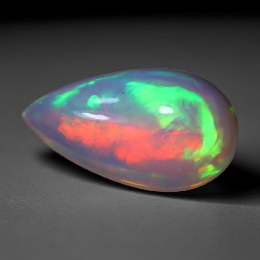 4.38Ct Welo Opal Polished - Ethiopian Opal, 1026B: Ksmith Heritage Auctioneers Subject: Natural Ethiopian Welo Opal Origin: Ethiopia Carat Weight: 4.38Ct Dimension: 16.9x10.1x6.5 mm Treatment: Natural Untreated Type: Cabochon,